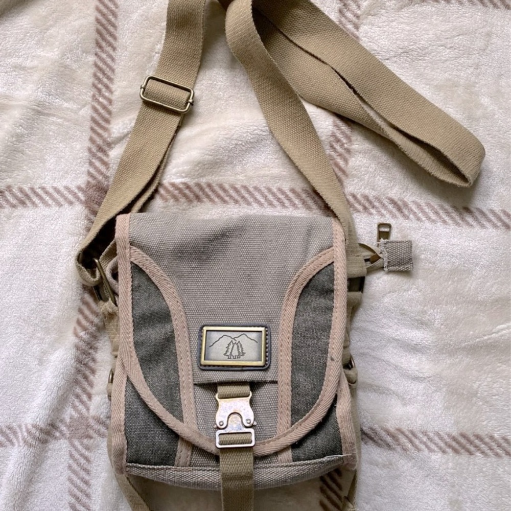 White Mountain Crossbody Purse